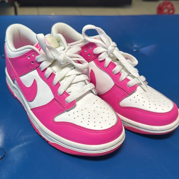 Nike Dunk Low GS Laser Fuchsia size 4y - Picture 2 of 6